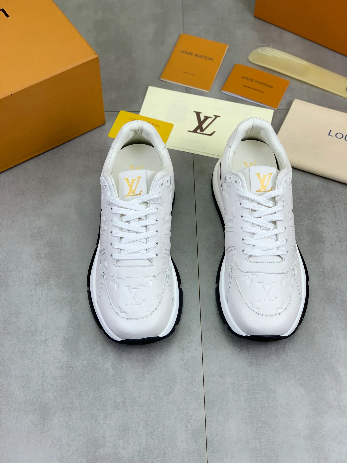 Factory price P820 💶 Top version [LOUIS VUITTON] counter series (original order) new style 🍀LV Louis Vuitton - top version LV classic high-top trendy shoes! Made of imported original craft calfskin, original breathable lining, and original wear-resistant, lightweight, high-end TPU outsole! High quality products! 3️⃣ colors available, size: men’s 39-44 (38 45 customized)